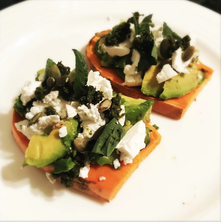 Tartine minceur patate douce, avocat, feta