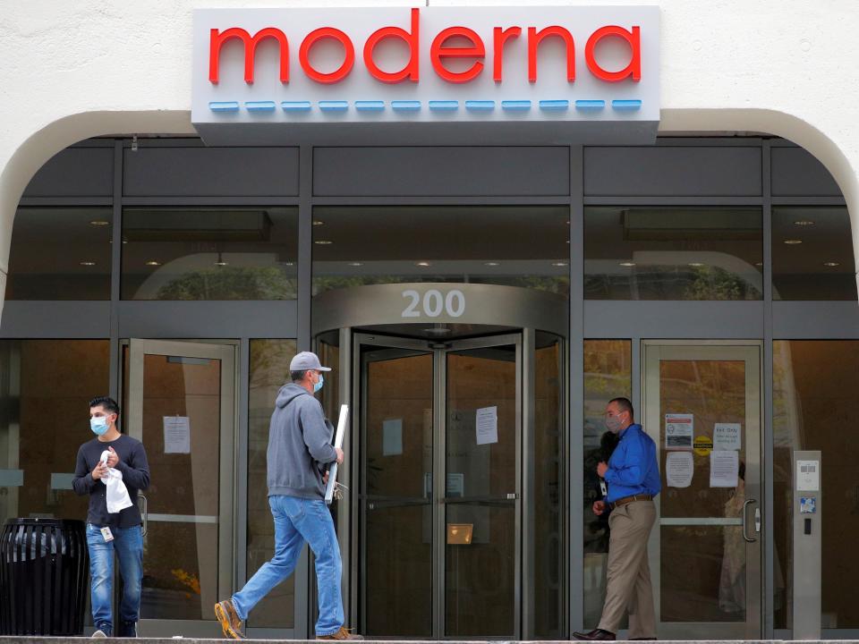 FILE PHOTO: A sign marks the headquarters of Moderna Inc, which is developing a vaccine against the coronavirus, in Cambridge, Massachusetts, U.S., May 18, 2020.   REUTERS/Brian Snyder/File Photo