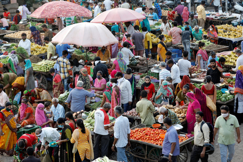 People shop at an open-air vegetable and fruit market amidst the coronavirus disease (COVID-19) outbreak in Ahmedabad, India, September 7, 2020. / Credit: AMIT DAVE/REUTERS