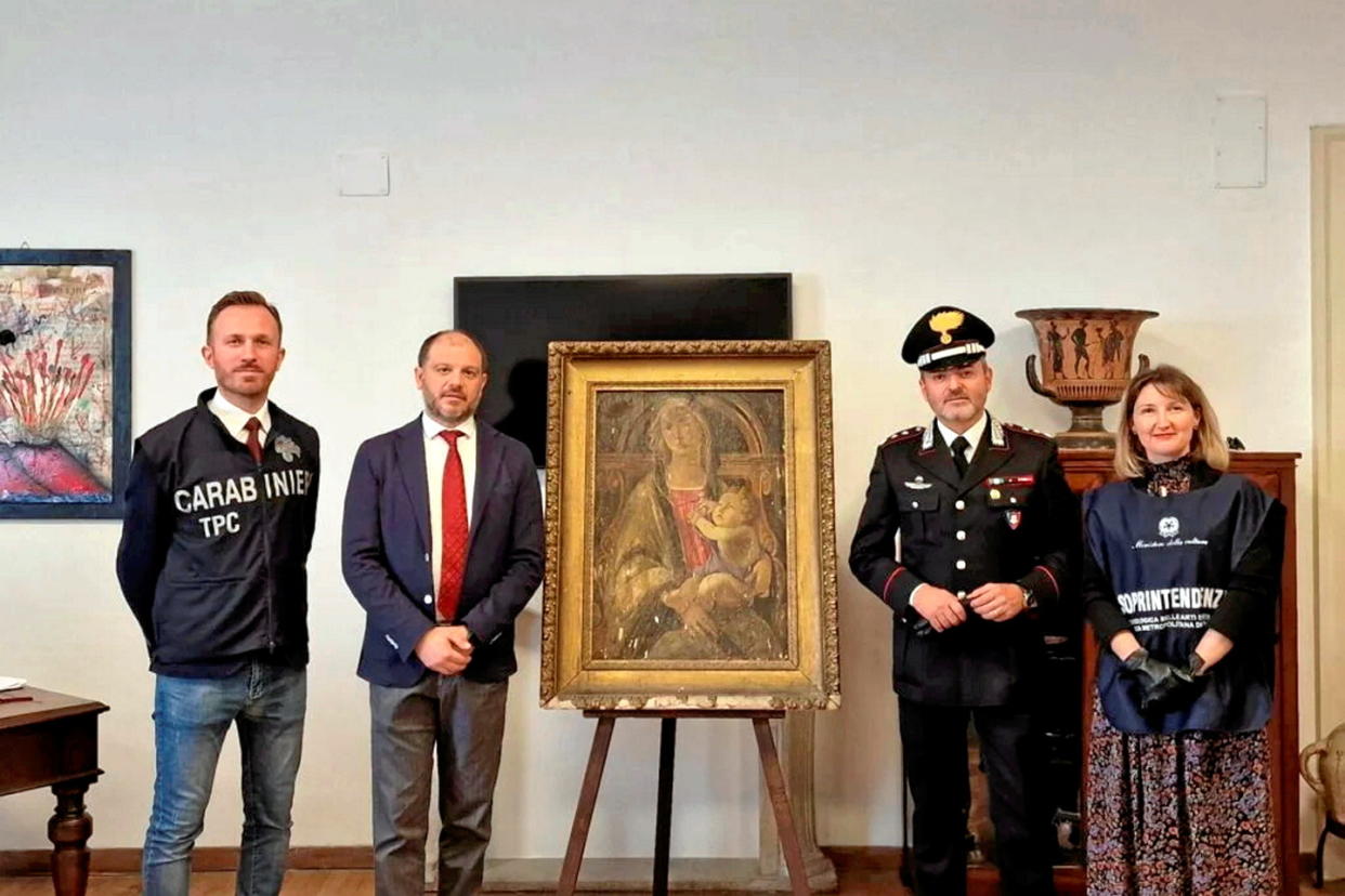 Le tableau devra être restauré avant de pouvoir être exposé dans un musée de Naples.  - Credit:Unité napolitaine des carabiniers pour la protection du patrimoine culturel