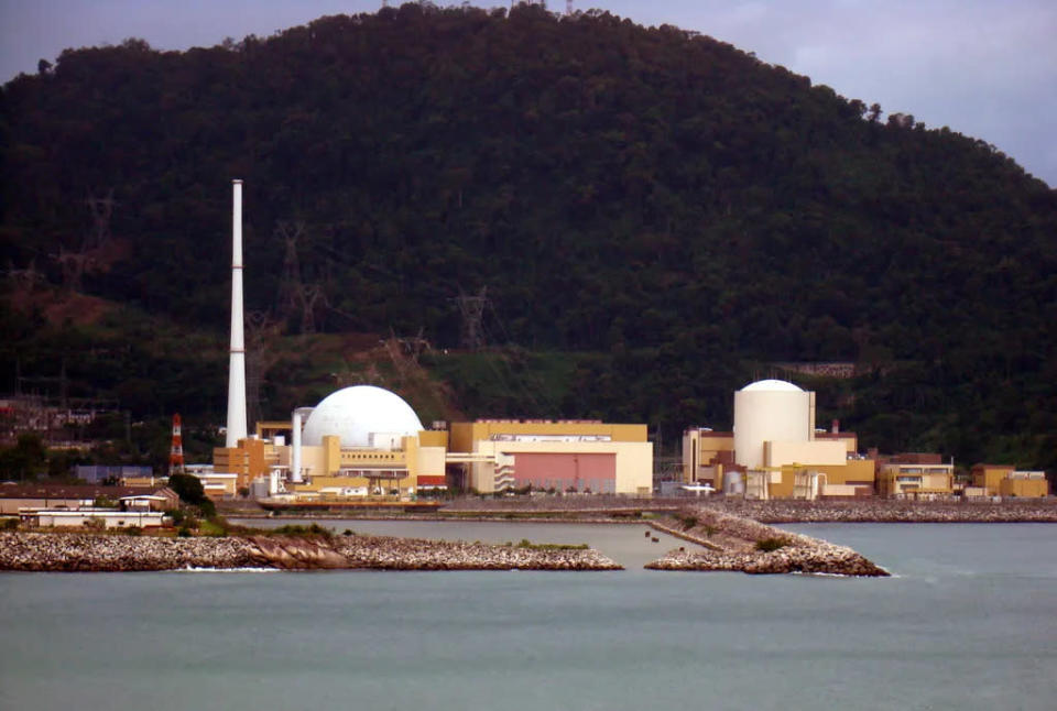 Usinas da Central Nuclear Almirante Álvaro Alberto; a primeira delas entrou em operação em 1985 (Imagem: Reprodução/Rodrigo Soldon/Flickr)