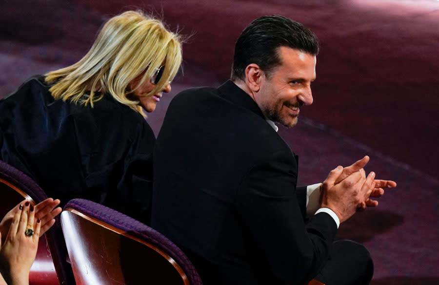 Bradley Cooper et Gloria Campano aux Oscars