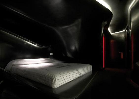 Puerta America's all-black room can put a dampener on romance
