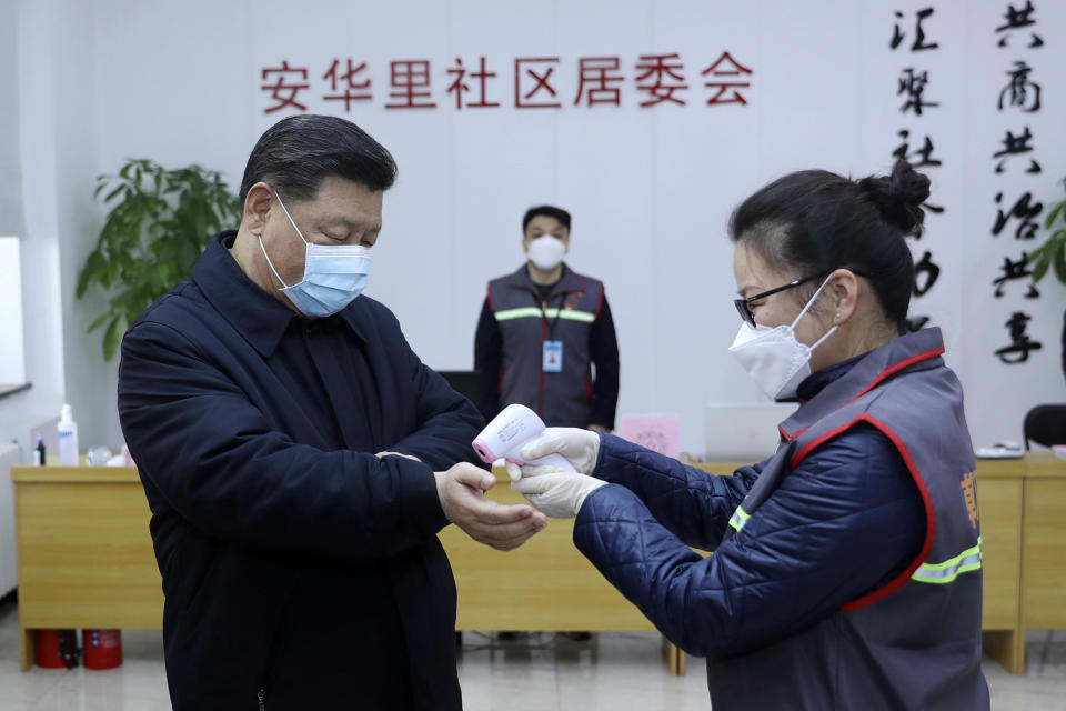 Xi Jinping has his temperature taken at a Beijing hospital. 