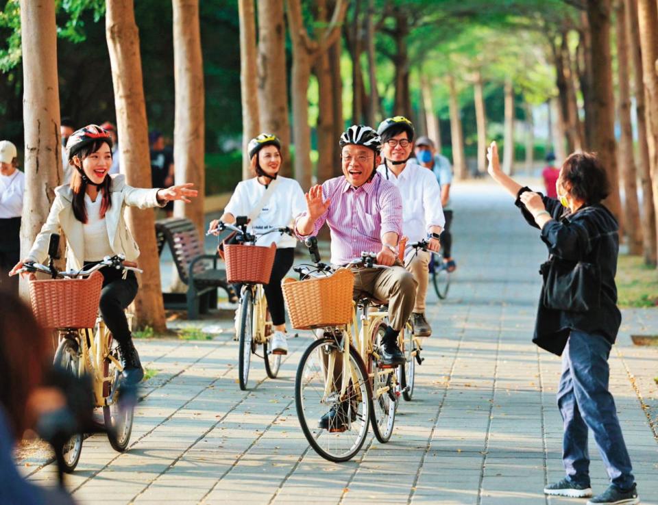 蘇貞昌、陳其邁都賣力為黨內立委輔選。（翻攝陳其邁臉書）