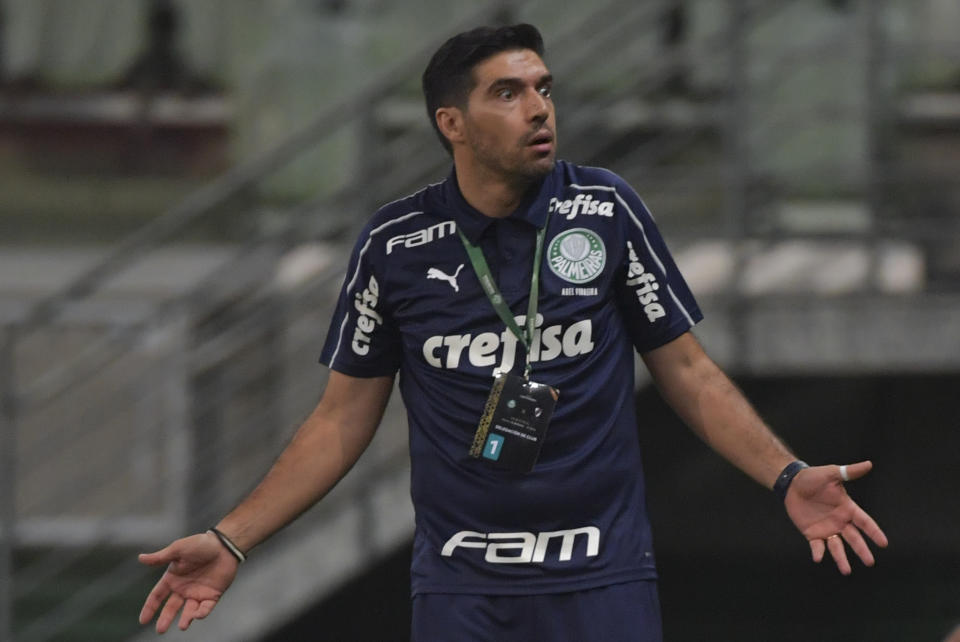 El técnico de Palmeiras Abel Ferreira reacciona durante un partido de semifinales de la Copa Libertadores contra el River Plate, en Sao Paulo, el 12 de enero de 2021. (Nelson Almeida/Pool vía AP)