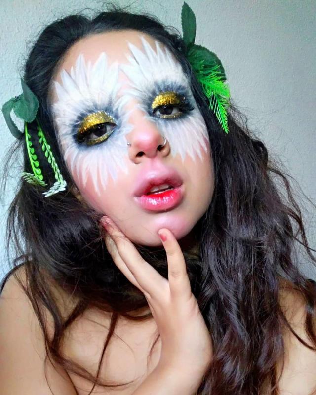 32 Easy Halloween Costumes You Can Do With Just Makeup