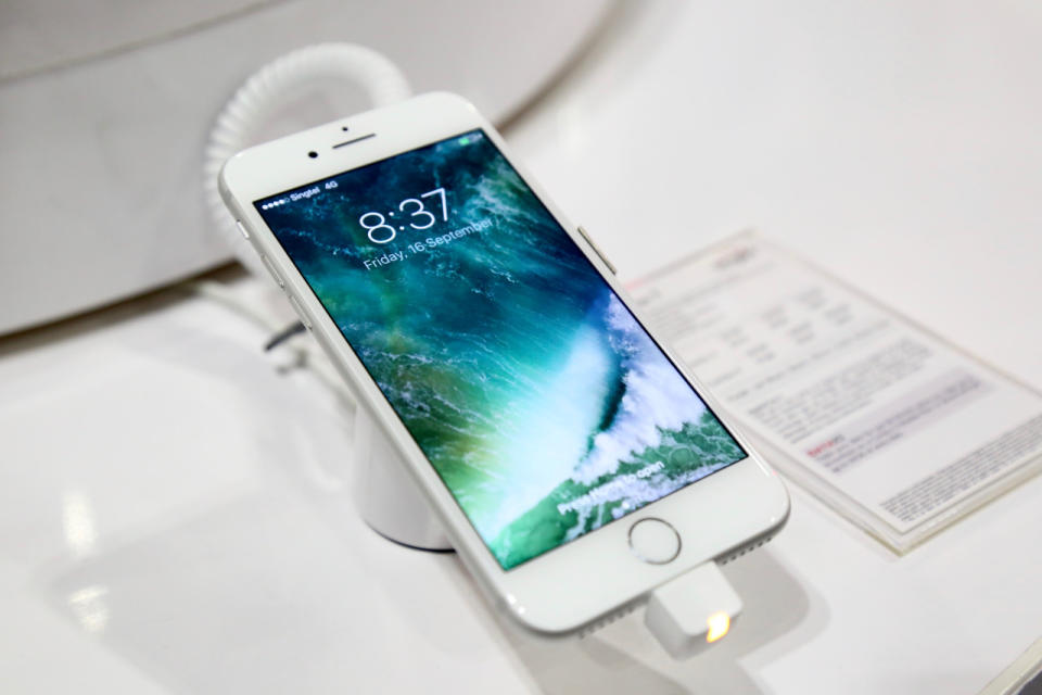 The iPhone 7 in the silver. (Photo: Sharlene Sankaran / Yahoo Newsroom)