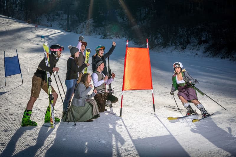 Austrians are set to hit the slopes in traditional lederhosen and dirndls on the Kitzbühler Horn on March 23/24. PlaTo/Kitzbüheler Alpen/dpa