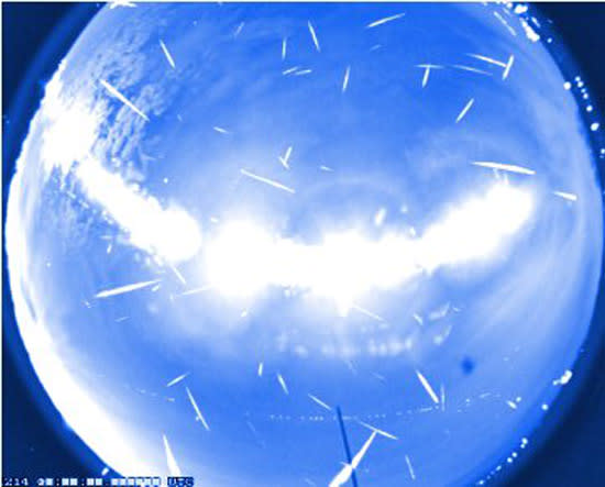 False-color composite view of 2008 Geminid meteor shower. <a href="http://www.nasa.gov/connect/chat/geminids2011.html" rel="nofollow noopener" target="_blank" data-ylk="slk:(NASA/MSFC/B. Cooke, NASA's Meteoroid Environment Office);elm:context_link;itc:0;sec:content-canvas" class="link ">(NASA/MSFC/B. Cooke, NASA's Meteoroid Environment Office)</a>