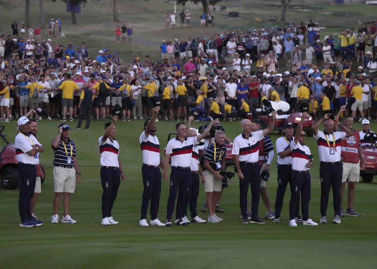 Estados Unidos tiene cuesta arriba la retención de la Copa Ryder, pero le queda toda una jornada para revertir la serie frente a Europa en la capital de Italia.