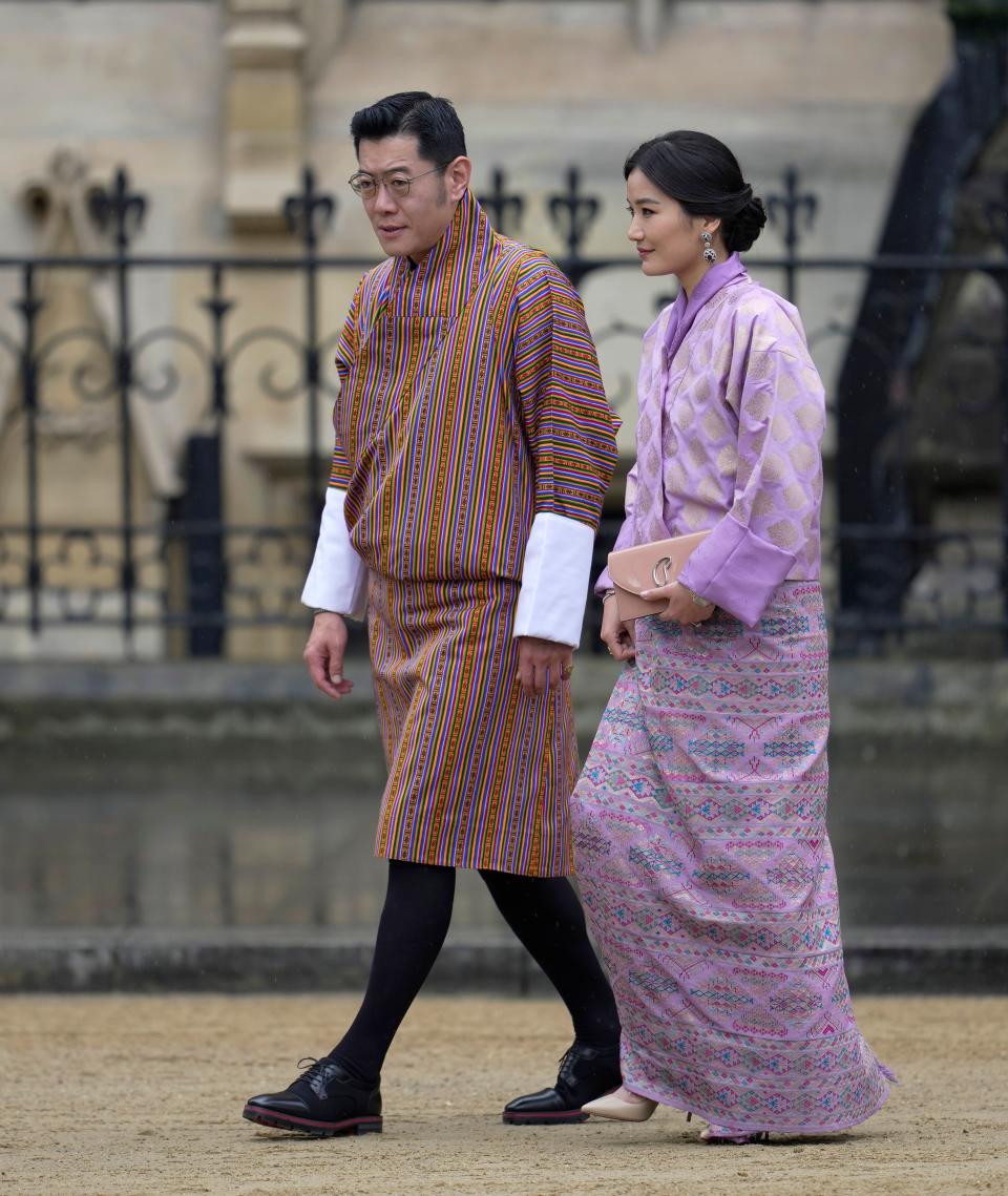 被讚譽「全世界最俊俏的國王」汪曲克，帶與王后佩瑪出席，2人穿傳統服飾現身，穿搭也被時尚雜誌選為最佳穿搭之一。（AP）