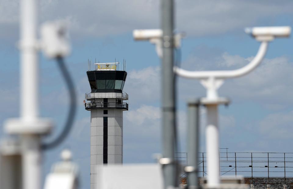 Houston Hobby control tower.