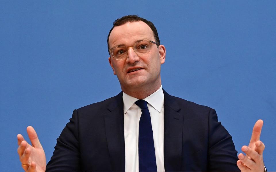 Jens Spahn schlug mit seiner Aussage zum erwarteten Fortgang der Pandemie in Deutschland hohe Wellen. Sie reichten bis in die USA. (Bild: Getty Images / TOBIAS SCHWARZ)