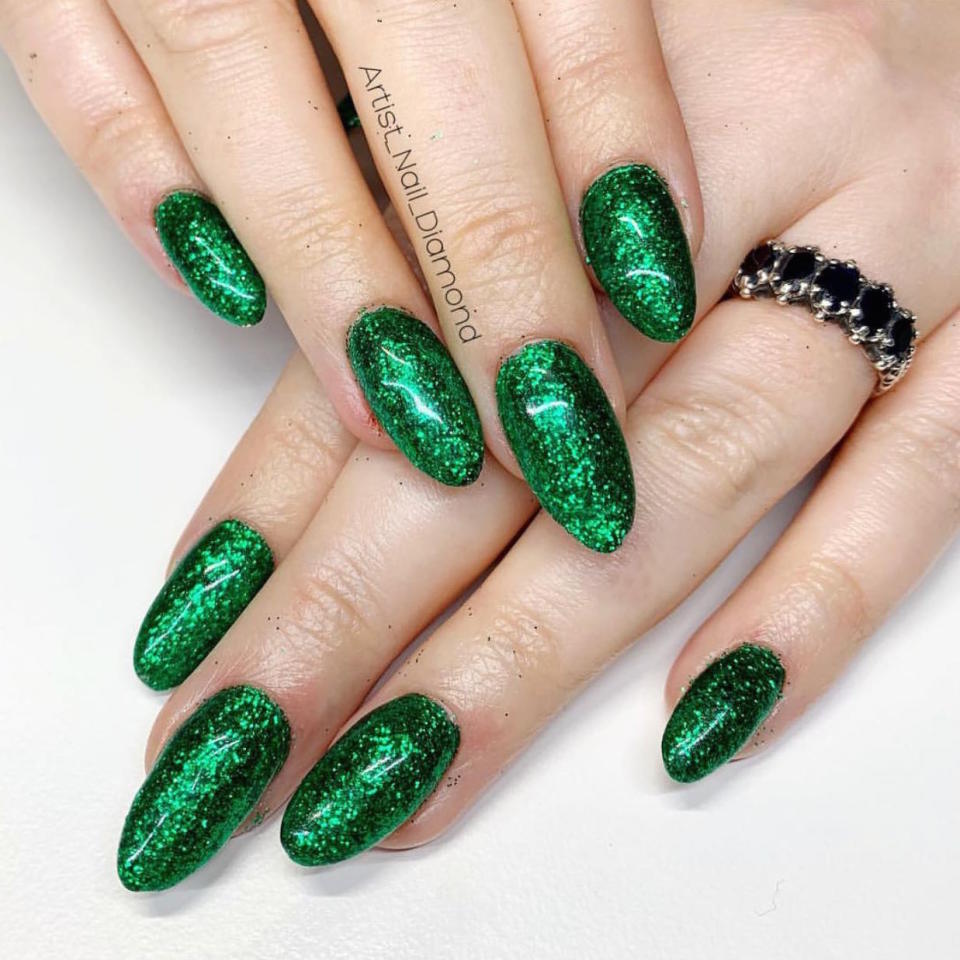 <strong>Glittery Green</strong>