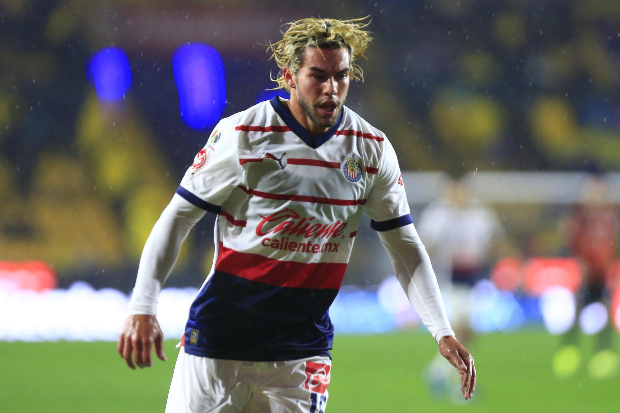 Cade Cowell en su debut con Chivas ante Tigres en el Estadio Universitario de Nuevo León. (Alfredo Lopez/Jam Media/Getty Images)