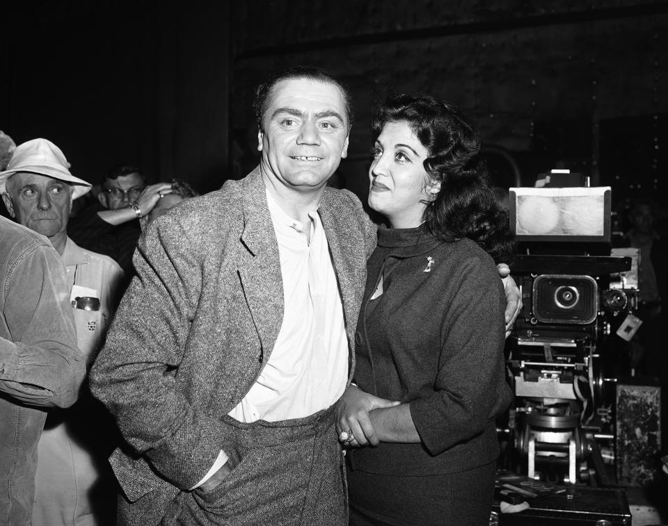 Katy Jurado y Ernest Borgnine en 1959 poco antes de casarse. (AP Photo)
