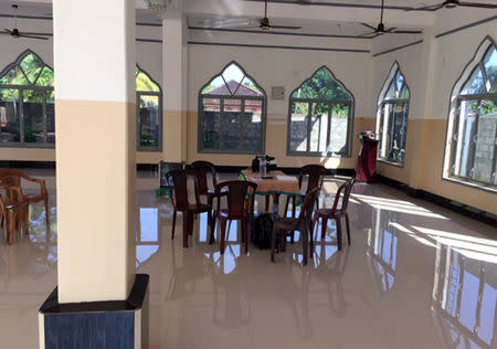 An inside view of National Towheed Jama'at (NTJ) mosque is seen in Kattankudy, Sri Lanka, April 24, 2019. Picture taken April 24, 2019. REUTERS/Shri Navaratnam