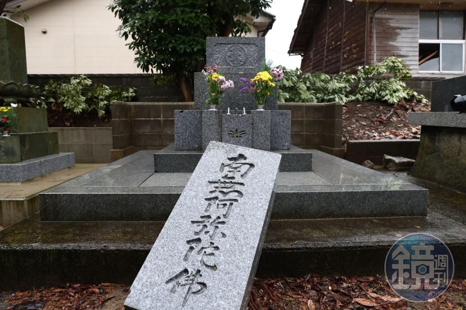 石川縣志賀町寺廟與房舍倒塌。