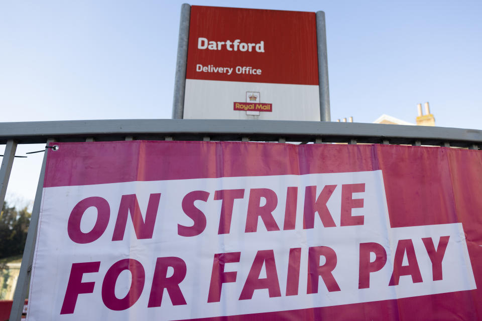 DARTFORD, ENGLAND - DECEMBER 01: A sign hangs on a picket line at Dartford delivery office on December 01, 2022 in Dartford, England. The strikes went ahead after talks between Royal Mail and the Communication Workers Union ended without agreement. Strikes are also planned for December 9th. (Photo by Dan Kitwood/Getty Images)