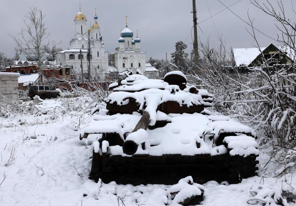 A destroyed Russian tank is pictured covered by snow in Svyatohirsk town, Donetsk (Anatolii Stepanov/AFP via Getty Images)