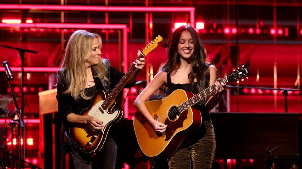 olivia rodrigo and sheryl crow performing