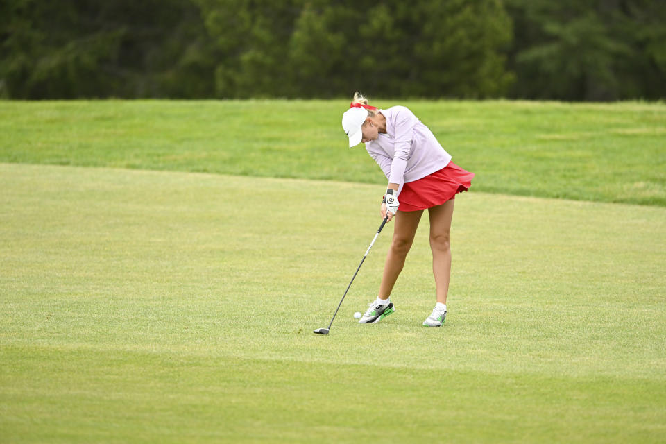 Bailey Shoemaker plays a shot on the eighth hole during the round of 16 of the 2023 U.S. Women’s Amateur Four-Ball at The Home Course in DuPont, Wash. on Tuesday, May 16, 2023. (Kathryn Riley/USGA)