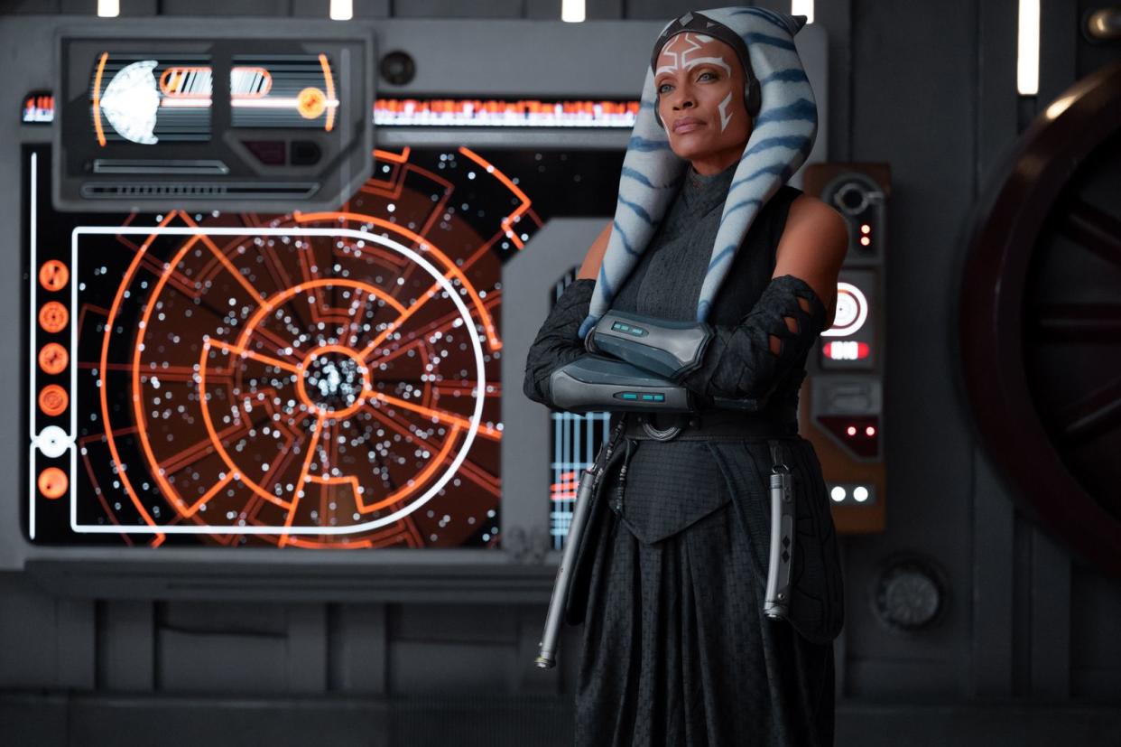 Rosario Dawson kehrt als Anakin Skywalkers ehemalige Padawan-Schülerin und Jedi-Kämpferin Ahsoka zurück. (Bild: 2023 Lucasfilm Ltd. & TM)