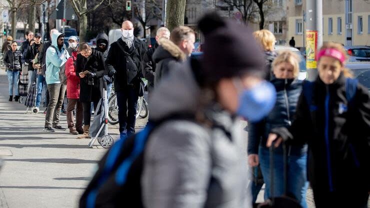 Manche Politiker in Deutschland halten den Einsatz einer App für denkbar, um die Corona-Ausbreitung in der Bevölkerung zu verringern. Foto: dpa