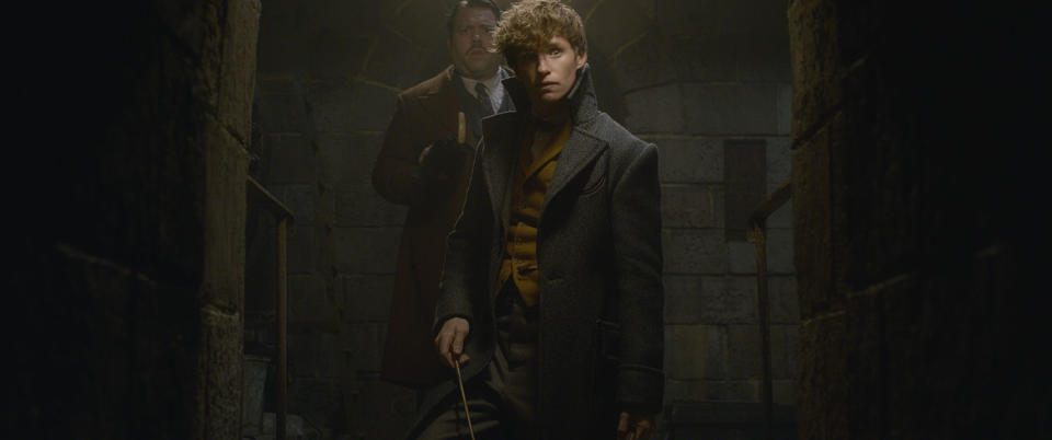 Dan Fogler and Eddie Redmayne in <i>Fantastic Beasts: The Crimes of Grindelwald</i> (Warner Bros.)