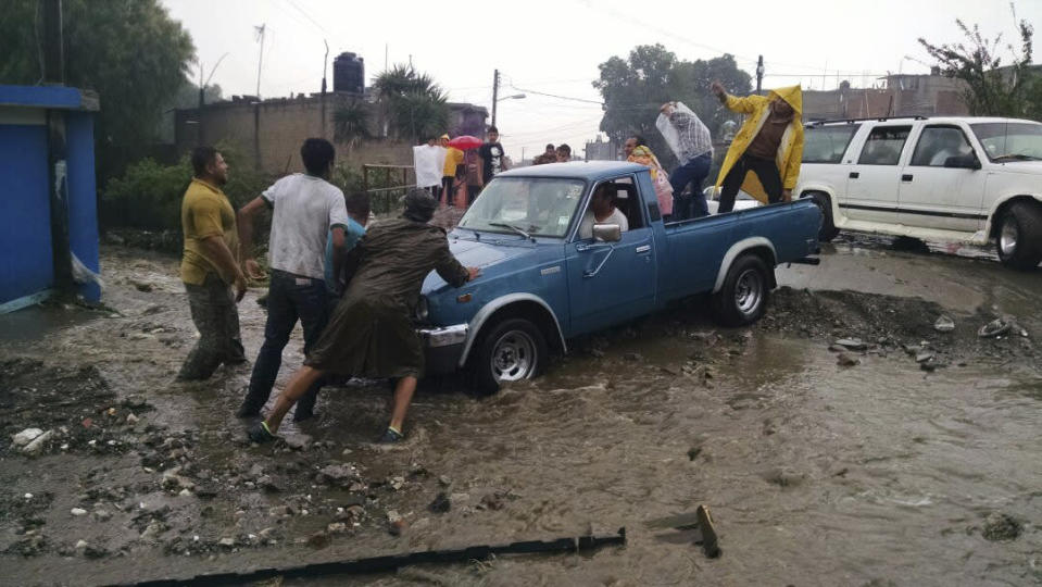 Autoridades municipales informaron que aún no tenían un censo de viviendas con daños por la lluvia debido a lo complicado para llegar a algunas comunidades, aunque personal del ayuntamiento y del gobierno estatal brindaron ayuda a los afectados.