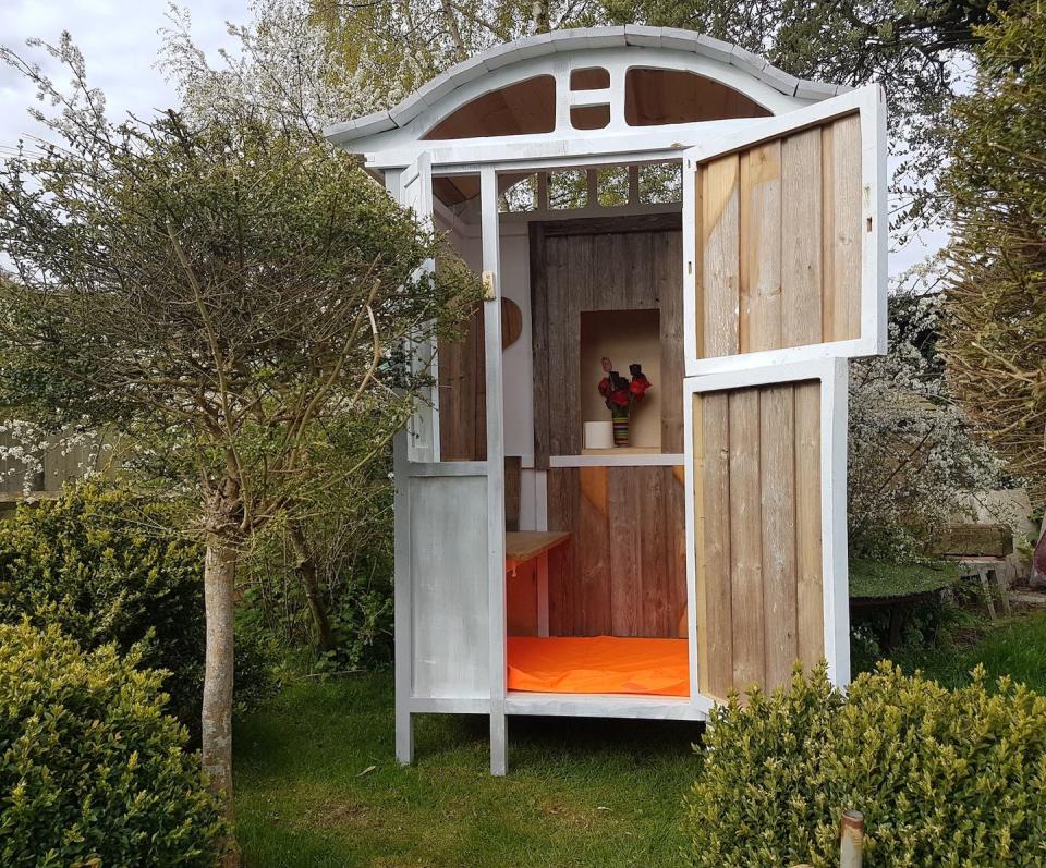 <p>A pretty and transportable compost loo.</p><p><a href="http://greenoakfurniture.co.uk/" rel="nofollow noopener" target="_blank" data-ylk="slk:www.greenoakfurniture.co.uk;elm:context_link;itc:0;sec:content-canvas" class="link "><strong>www.greenoakfurniture.co.uk</strong></a></p>