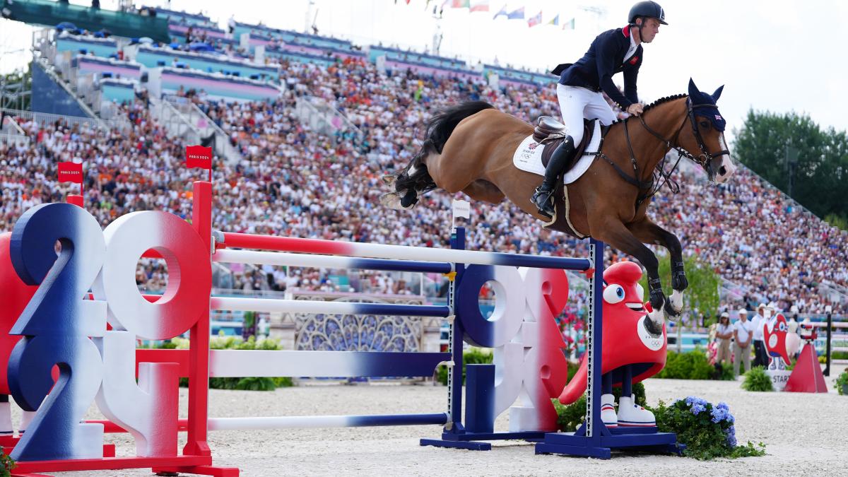 Great Britain claim gold in team jumping final