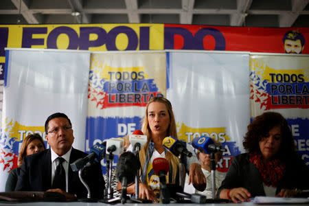 Lilian Tintori (C), wife of jailed Venezuelan opposition leader Leopoldo Lopez, speaks during a news conference at the office of the party Popular Will (Voluntad Popular) in Caracas, Venezuela January 18, 2017. Picture taken January 18, 2017. REUTERS/Carlos Garcia Rawlins