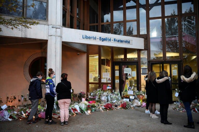 Hommage au professeur d'un collège des Yvelines décapité en pleine rue, le 17 octobre 2020 à Conflans-Sainte-Honorine (Yvelines) 
 - Bertrand GUAY © 2019 AFP