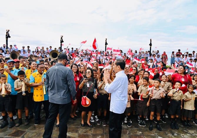 jokowi di pantai malalayang