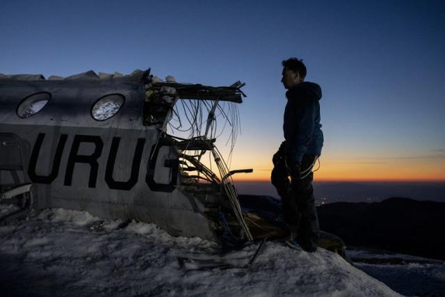  La sociedad de la nieve / The society of Snow: Los 16  Sobrevivientes De Los Andes Cuentan La Historia Completa / the 16 Survivors  of the Andes Tell the Whole Story (