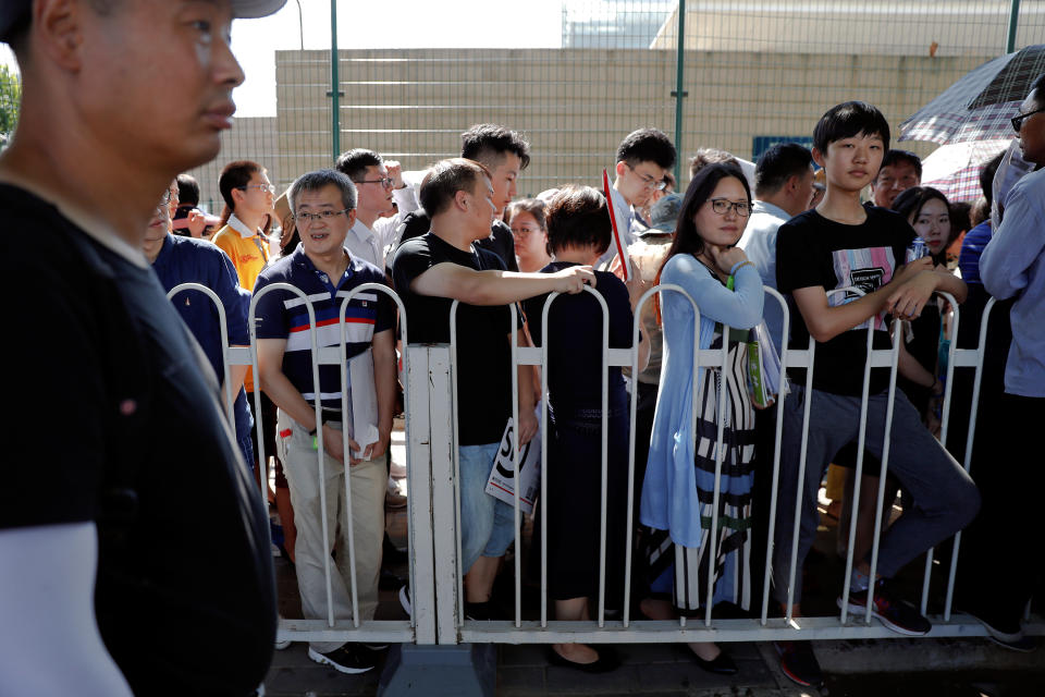 <p>People wait outside the U.S. Embassy, near the site of a blast in Beijing, China, July 26, 2018. (Photo: Damir Sagolj/Reuters) </p>