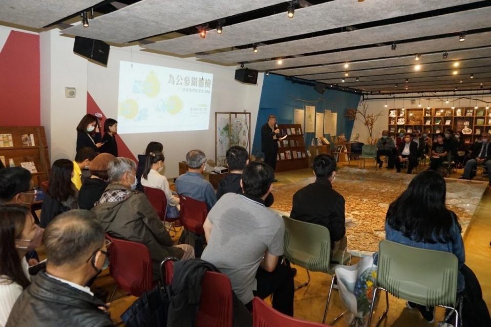 台北市政府10日在台北2050願景計畫工作室舉辦「為公參做體檢─打造我們的 民主 DNA」 座談活動，柯文哲10日上午特別前往出席。