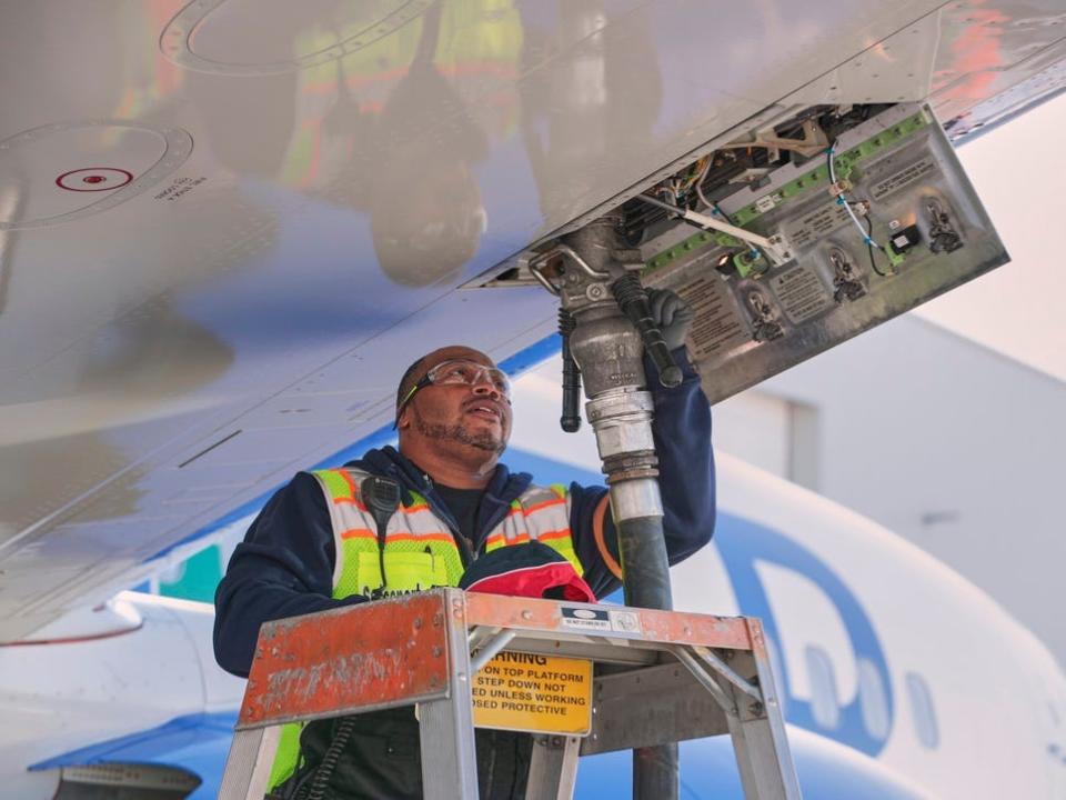 United Airlines is the first airline in the world to use 100% SAF on a passenger flight.