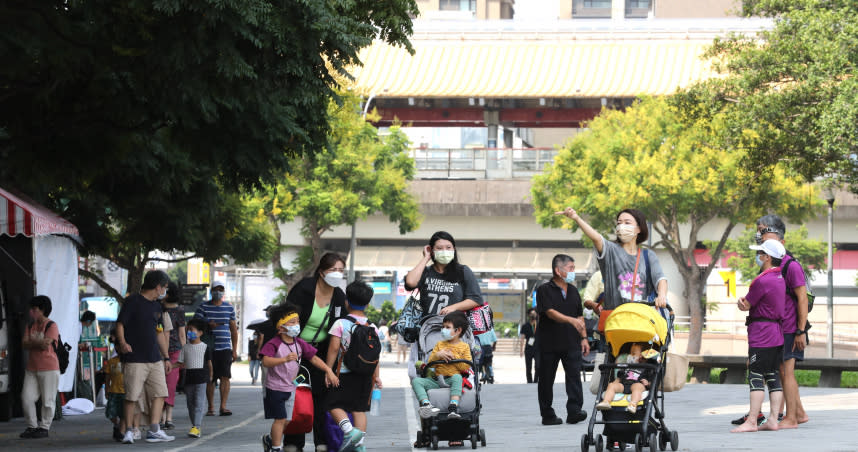 家庭主婦也可以提保國民年金，領取退休金。（示意圖／劉耿豪攝）