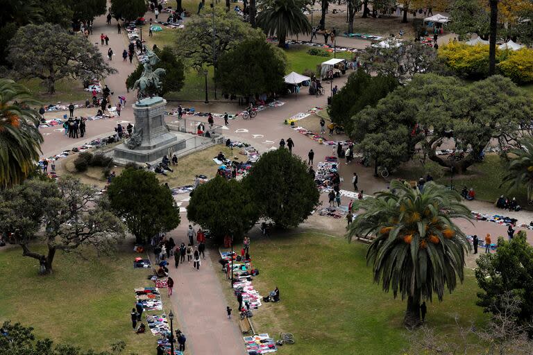 Los manteros ocupaban antes la emblemática plaza San Martín, en la capital provincial