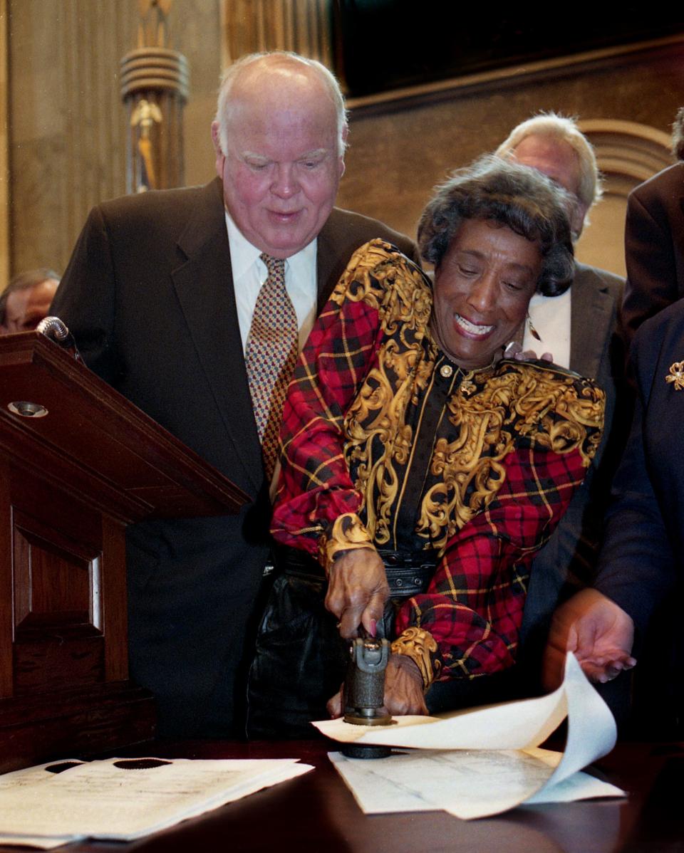 Elector Margarette Savage, right, put the state seal on her vote for President-elect Bill Clinton and Vice President-elect Al Gore as Gov. Ned McWherter looks on in the House Chamber Dec. 14, 1992. Tennessee's 11 Electoral College members met at the state Capitol for the ceremony.