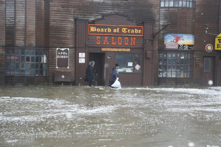 Imagen: Inundaciones en Nome Alaska (Peggy Fagerstrom / AP)