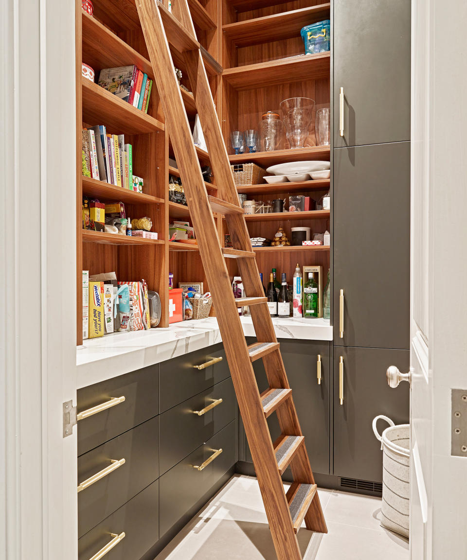 Maximize a small pantry space