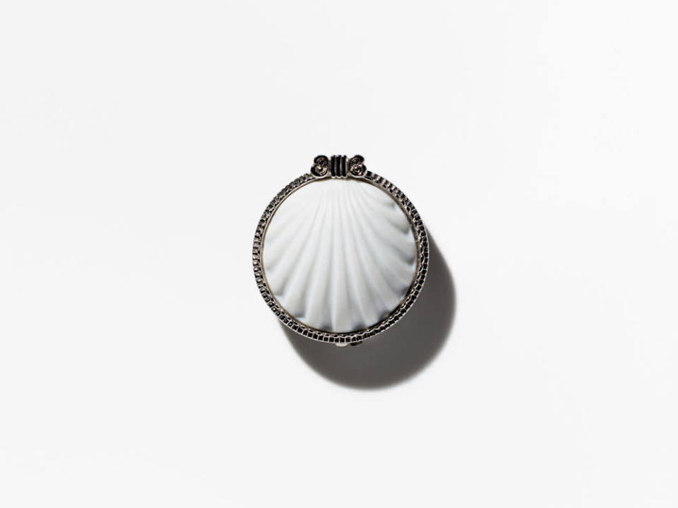 White Linen Shell Collectors Compact, 1982  