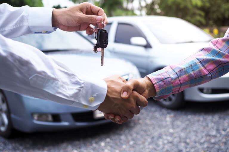 Un argentino tiene que realizar 11 trámites o más para transferir el dominio de un particular a otro, que representa entre un 5% y 10% del valor total del auto