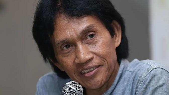 Bens Leo adalah seorang wartawan serta pengamat musik dan entertainment Indonesia. Ia meninggal dunia pada 29 November 2021.