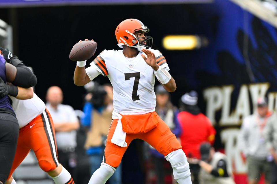 Cleveland Browns quarterback Jacoby Brissett (7) throws throws the ball during the first half of a NFL football game against the Baltimore Ravens, Sunday, Oct. 23, 2022, in Baltimore. (AP Photo/Terrance Williams)