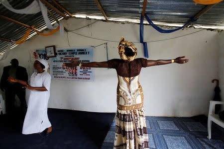 Churchgoers pray at a church where evangelist and ex-combatant Joshua Milton Blahyi preaches in Grand Gedeh, Liberia, July 3, 2016. REUTERS/Thierry Gouegnon